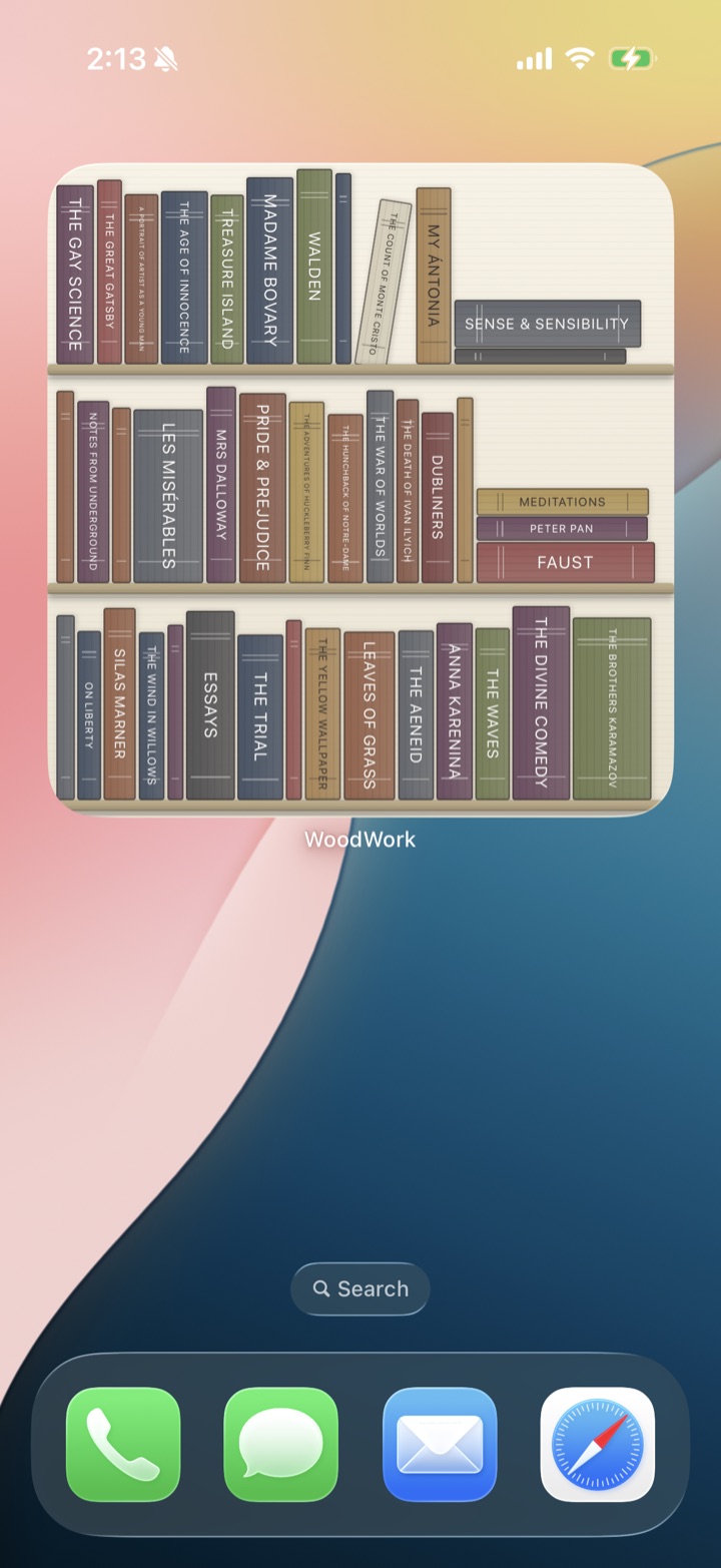 WoodWork Artsy shelf widget on an iPhone Home Screen